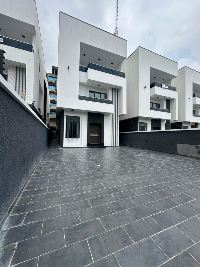 Luxury 5 Bedroom Fully Detached Duplex