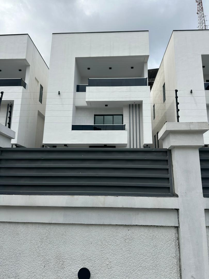 Luxury 5 Bedroom Fully Detached Duplex