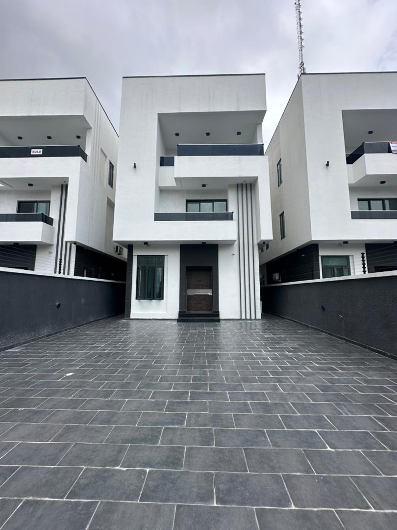 Luxury 5 Bedroom Fully Detached Duplex